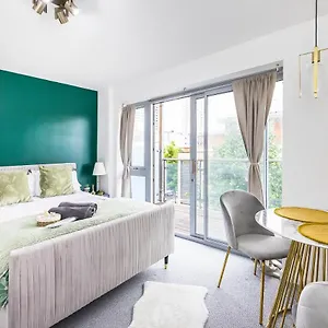 Apartment Bow Wharf, London
