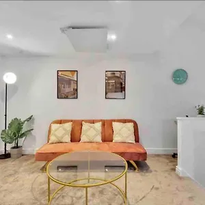 https://apt-2-bedroom-city-centre-with-free-parking.cardiffhotelswales.com