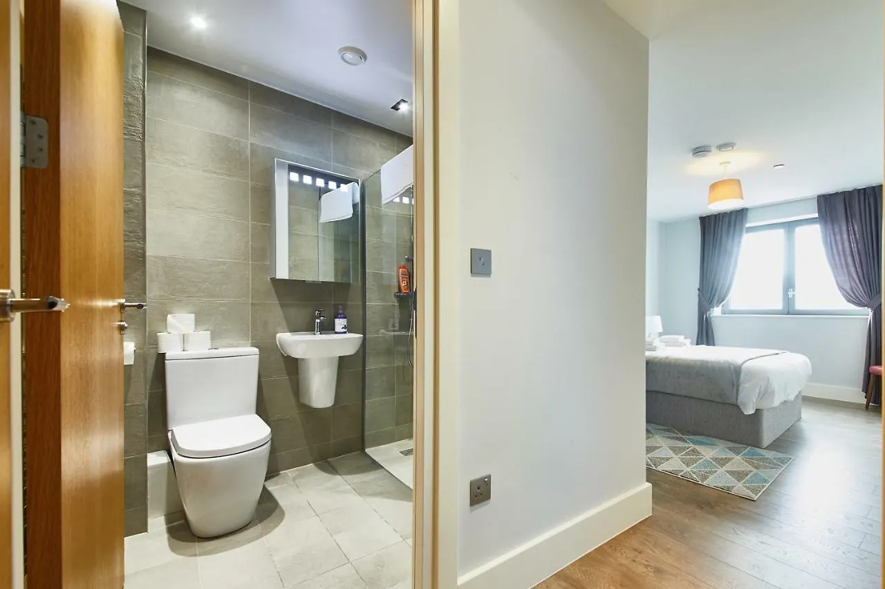 Elegant Plus Luxury Apartments لندن