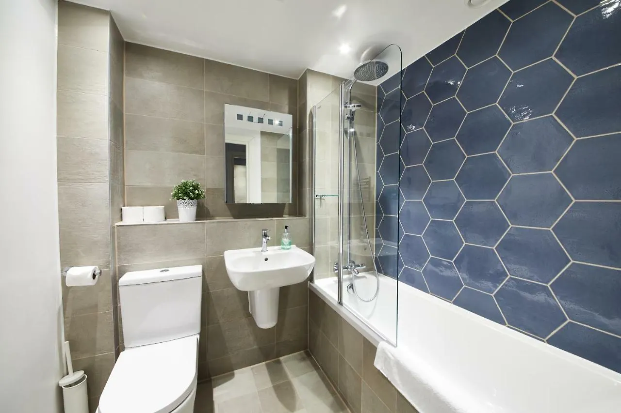 Elegant Plus Luxury Apartments لندن