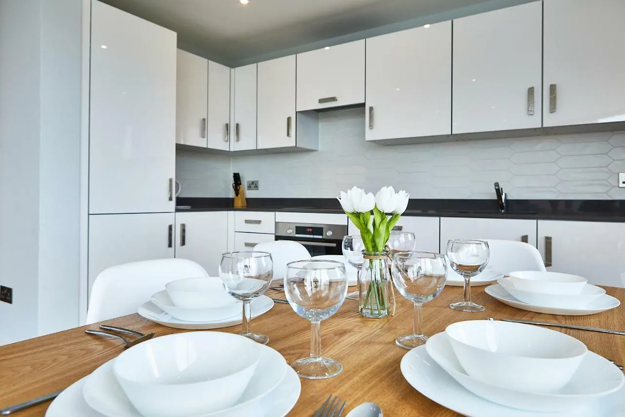 Elegant Plus Luxury Apartments لندن 0*,