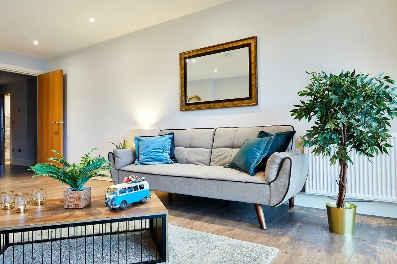 Elegant Plus Luxury Apartments لندن