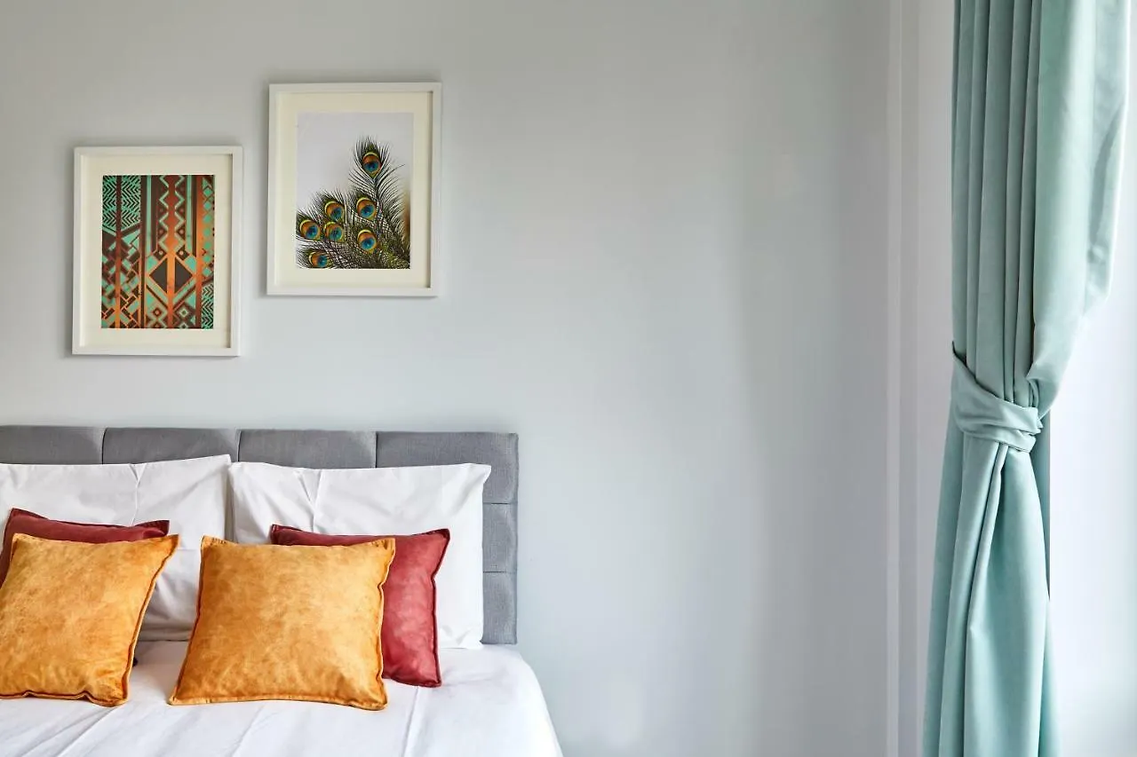 Elegant Plus Luxury Apartments London