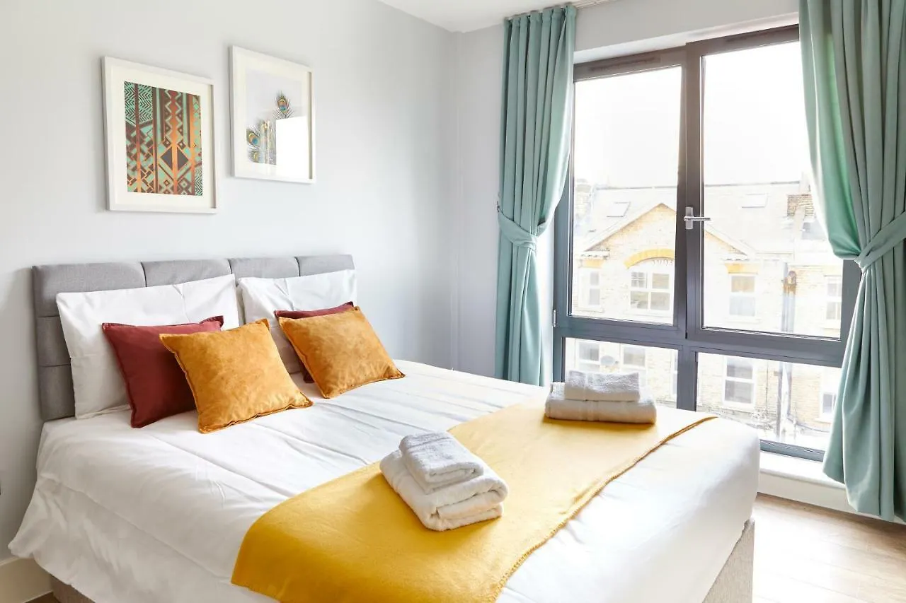 Elegant Plus Luxury Apartments London