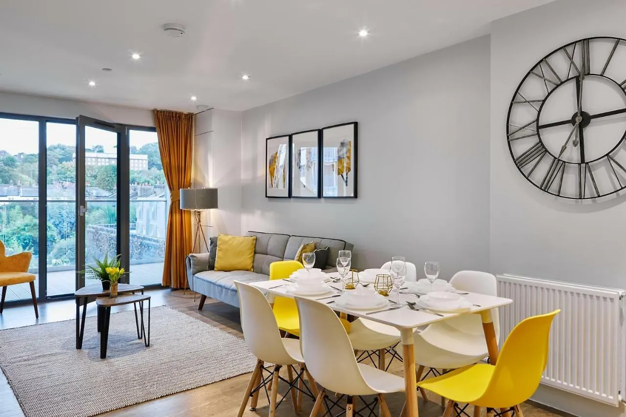 Elegant Plus Luxury Apartments London