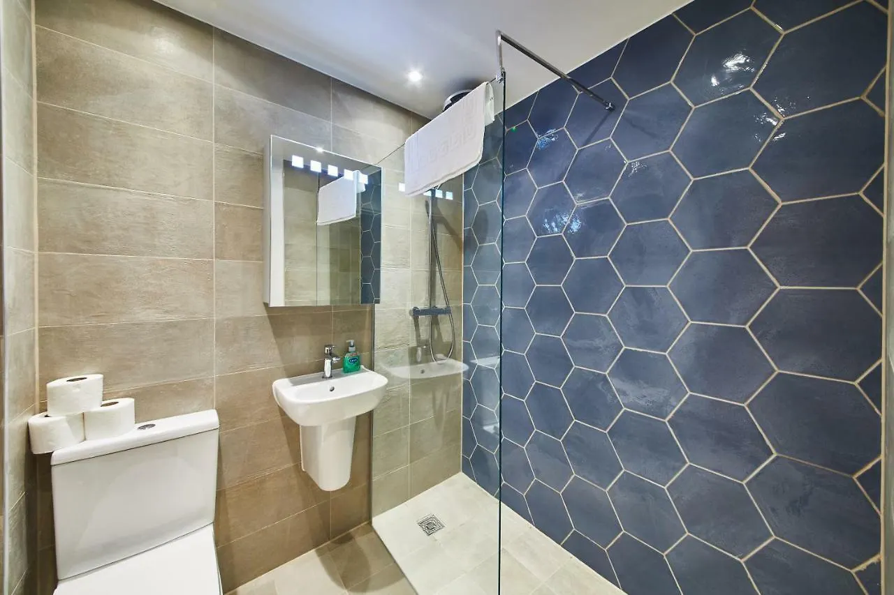 Elegant Plus Luxury Apartments London